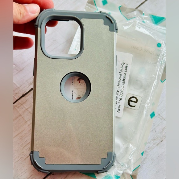 IP 15 Pro Max Metal Phone Case - Picture 2 of 4